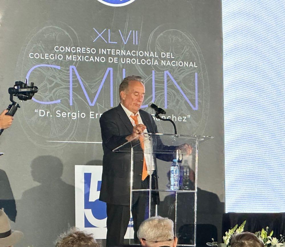 عودة الدكتور محمد نافع إلى أرض الوطن بعد إنجاز طبي عالمي